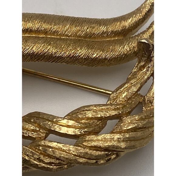 Vintage Monet Brushed Gold Tone Modernist Twisted Leaf Costume Brooch - Picture 9 of 12